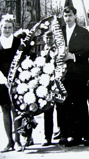 Ностальгия по школе, друзьях, учителях о времени беззаботном, весёлом и счастливом.