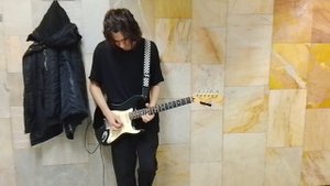 Музыкальное исполнение на гитаре/Переход на станцию метро Красный Проспект/ Новосибирск 🙂