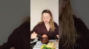 МУКБАНГ борщ и сало