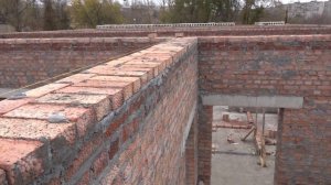 Тюменские специалисты возводят перегородки в новом здании патологоанатомического отделения