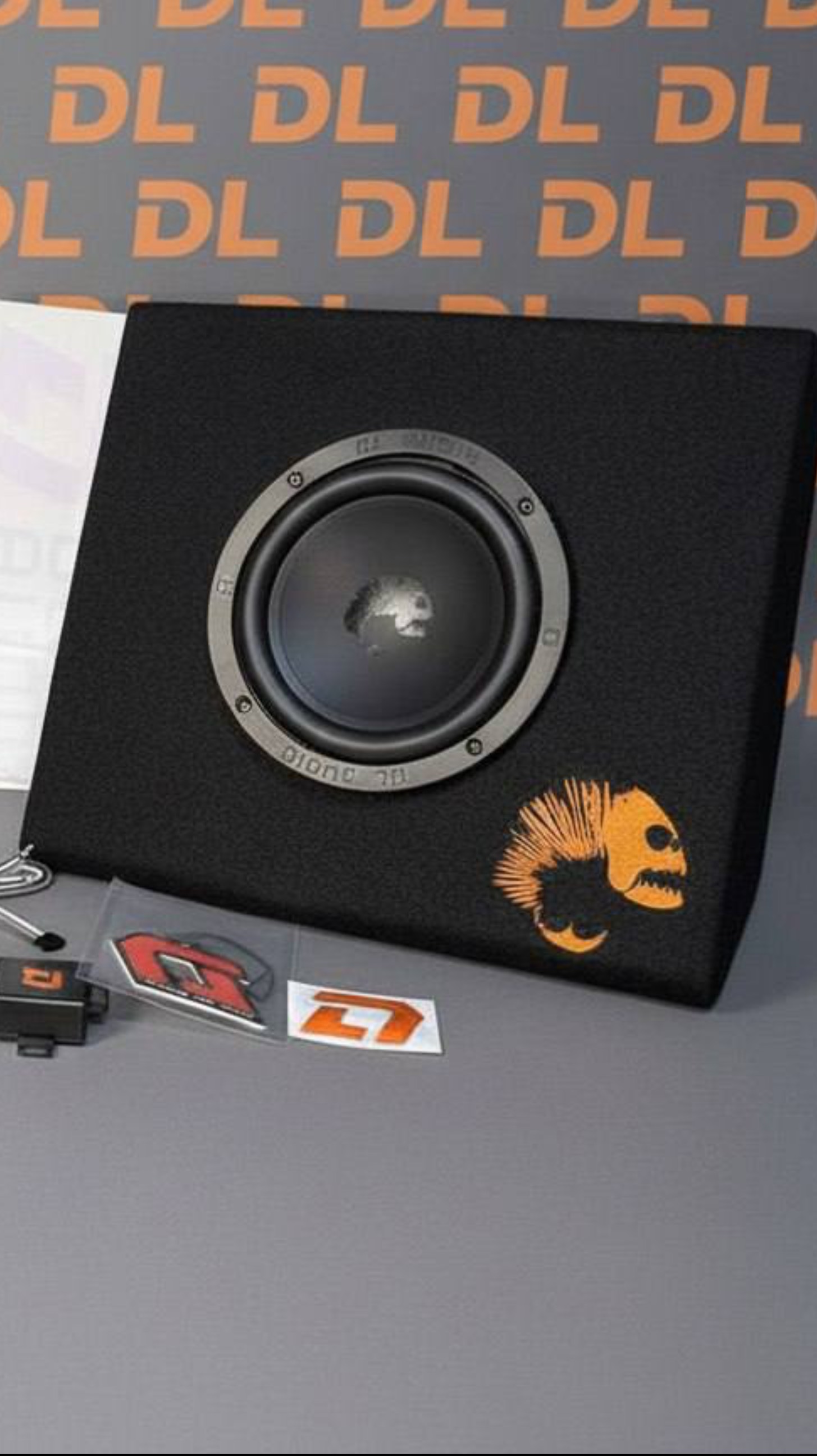 Компактный активный сабвуфер с действительно мощными низами Piranha 6.5A