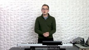 Behringer Wing 108 - Установка напольного клинового монитора