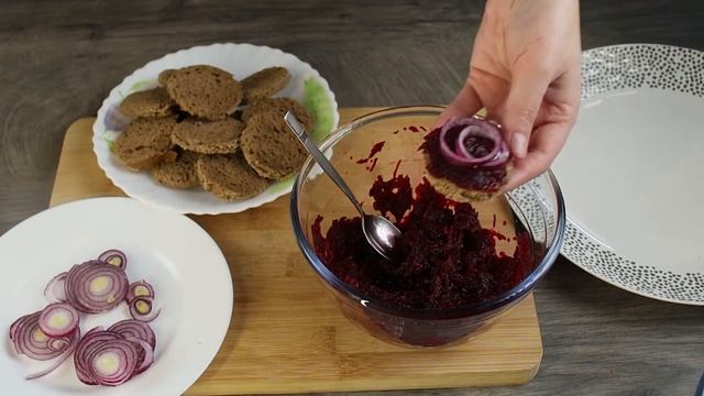 Бутерброды СЕЛЬДЬ на Красном бархате Простые бутерброды на праздничный стол. смотреть онлайн