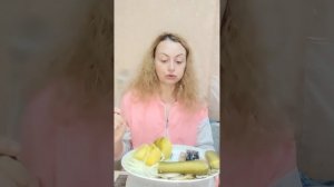 МукбангСкумбрия_и_картошечка_с_соленьями