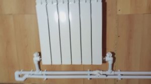 Доделываю пластиковое отопление . Спаял трубы под последним радиатором .