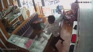 Всего лишь хотела ограбить😂