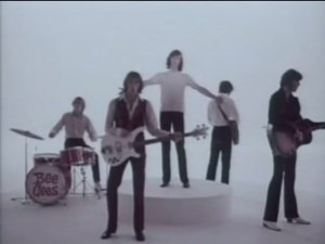 BEE GEES - I've gotta get a message to you