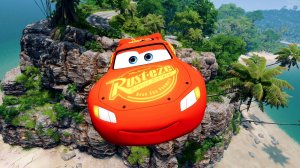 МОЛНИЯ МАКВИН И ЕГО ДРУЗЬЯ ПРЫГАЮТ С БОЛЬШОГО ОБРЫВА И РАЗБИВАЮТСЯ. МУЛЬТИКИ ПРО МАШИНКИ.