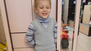 Безрукавка спицами для мальчика 3-4 лет (свяжет даже начинающий) (часть 1)