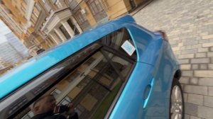 Мазда 3 ярко синяя