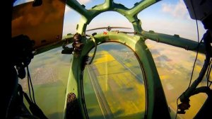 Взлет из аэропорта Симферополь Вид из штурманской кабины Ту-134 .