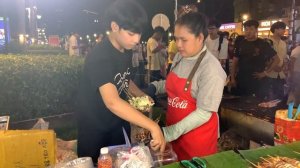 Уличная Еда Камбоджи 2025 - Безумно Вкусно! Еда, Люди и Жизнь Городской Улицы