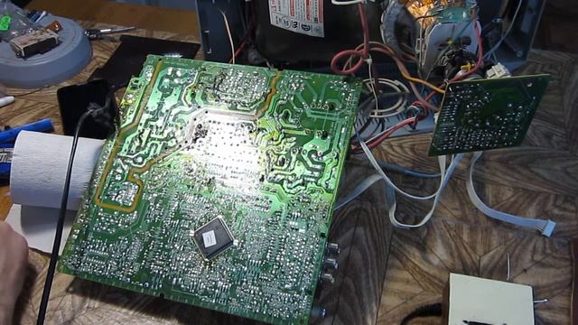 ТВ томсон Chassis ETC009 сам выключается