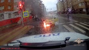 В ХМАО мать с двумя детьми едва не сгорели заживо в машине