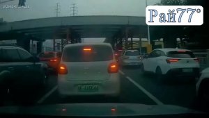 Опрокинул грузовик