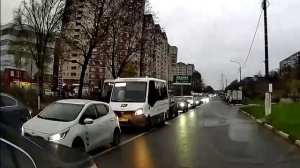 Наглый водитель BMW разъезжает по Москве