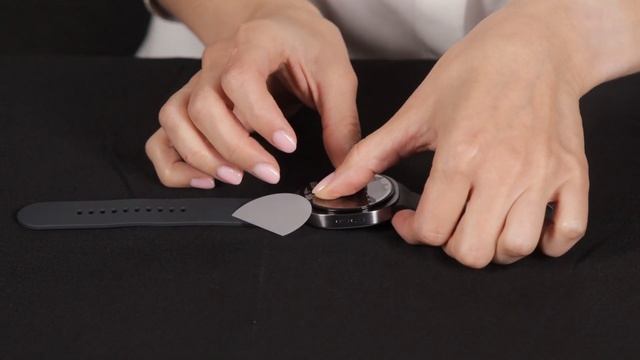 Как правильно клеить защитную пленка на смарт-часы. смотреть онлайн