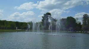 Музыкальный фонтан в Версале (Франция).