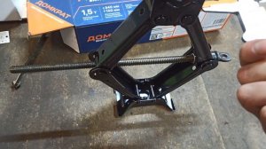 Домкрат для автомобиля инструмент ромбический винтовой 1,5т