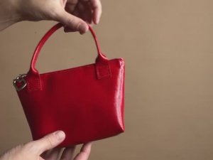 Клатч-косметичка лаковый алый