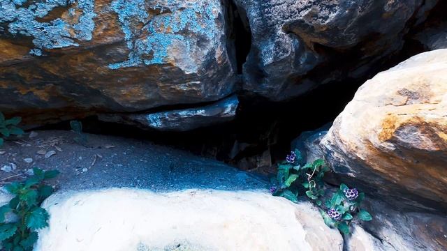 очень маленькая пещера