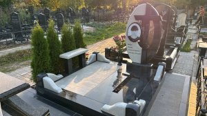 Мемориальный комплекс из Мансуровского и Букинского гранита с крестом