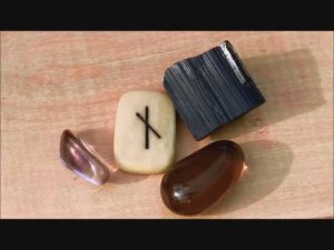 Наутиз и камни, соответствие. Подходящие минералы для Науд. Дымчатый кварц, черный турмалин, аметист