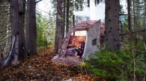 ЖДЁМ ЛЕДОСТАВ В ТАЙГЕ. ОХОТА В ДЕБРЯХ С БАТЕЙ. БЫТ В ПАЛАТКЕ. НА ВОДОМЁТЕ В ГЛУШЬ