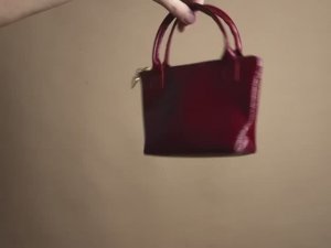 Косметичка - клатч лаковая бордовая