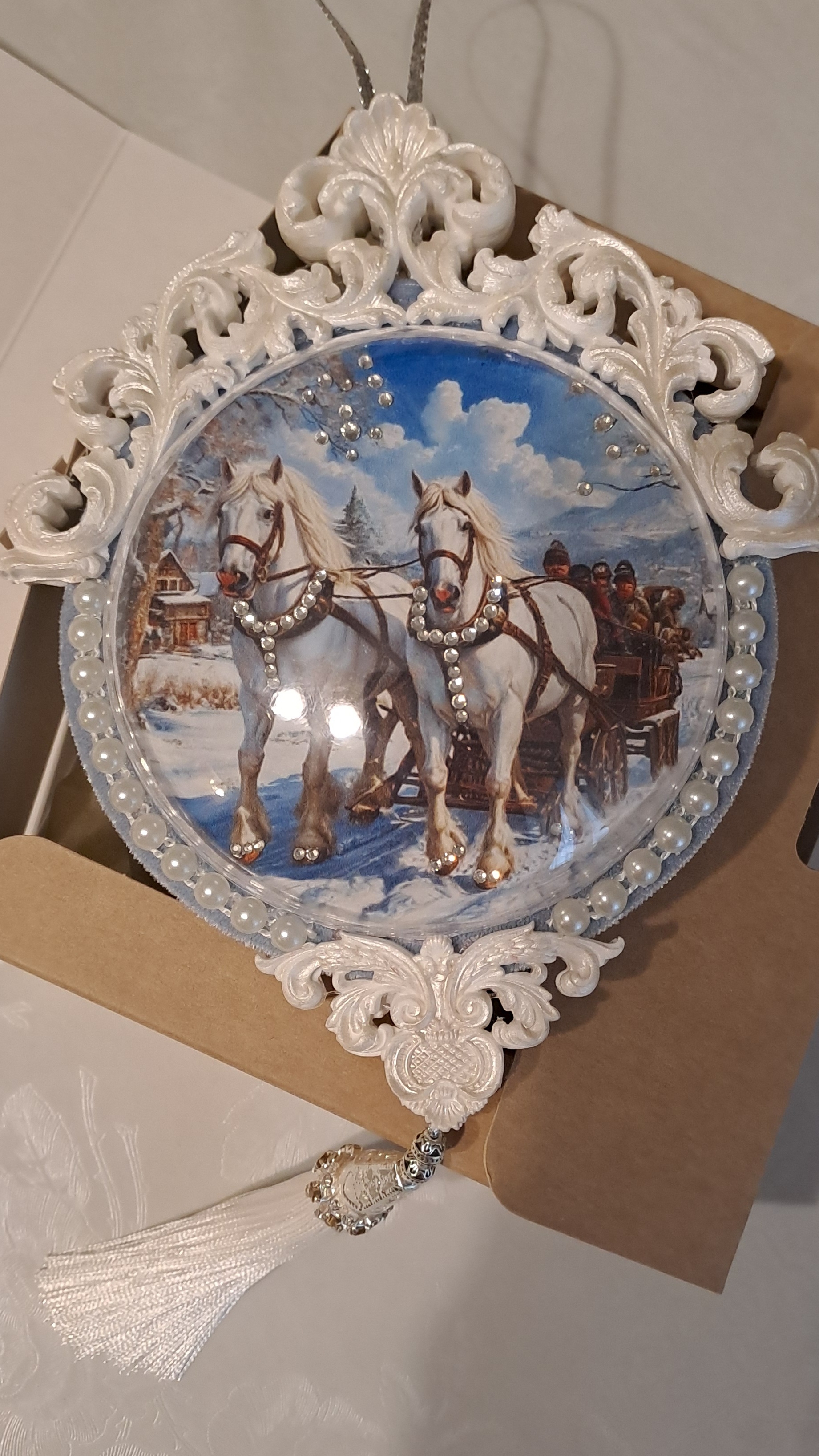 Медальон на елку смотреть онлайн