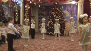 Танец часики на новогоднем празднике.