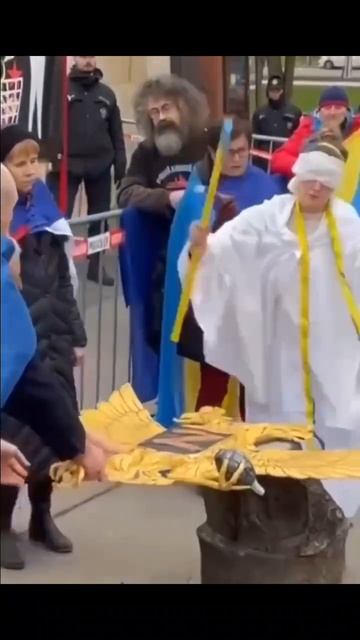 Колдовство против российского герба