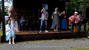 6) Концерт молодежного театра Гротеск (Г. Старков "Колокола").