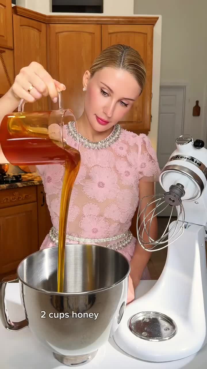 🍯 Whipped Honey (Like Butter, But Nature Made It)It’s pure honey magic 🌟 смотреть онлайн