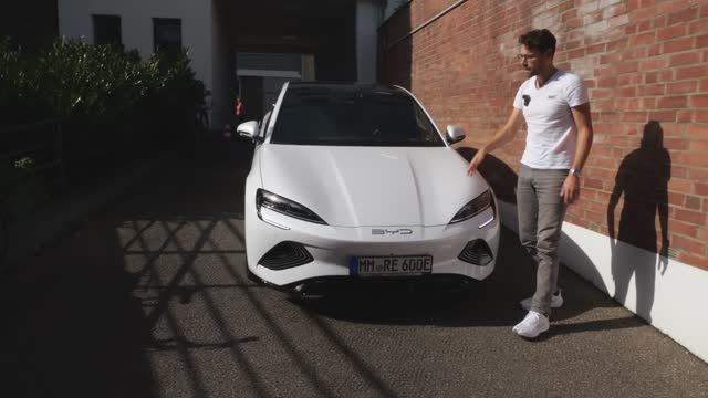 BYD Seal конкурентTesla Model 3 смотреть онлайн