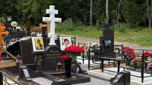 Мемориальный комплекс из Дымовского гранита и Мрамора с крестом