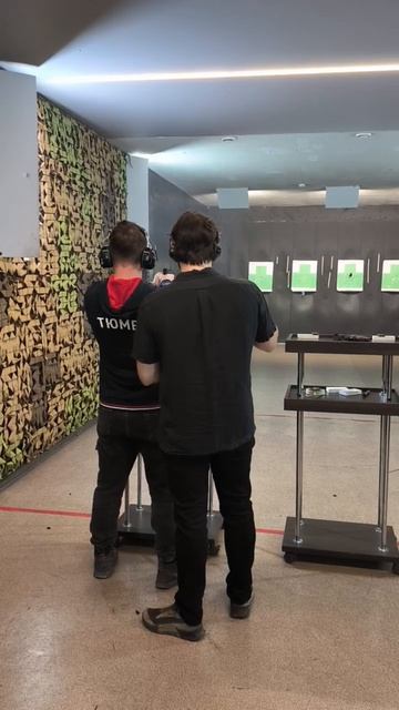 Стрельба из CZ 75 #Shorts смотреть онлайн