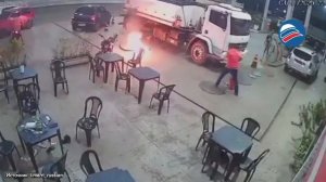 На АЗС в Бразилии вспыхнул огонь после того, как мужчина бросил спичку