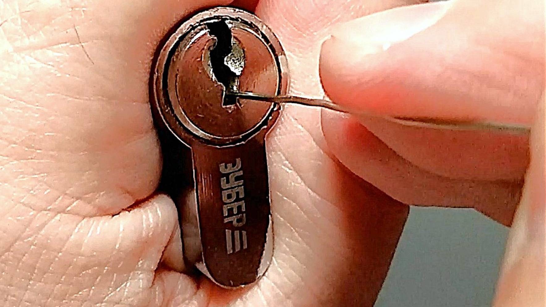 Причины застревания ключа