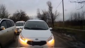 ПО Встречке..Сразу видно кто правила не знает,и права купил!!