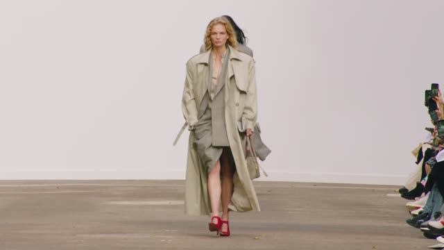 Показ женской коллекции Stella McCartney весна-лето 2025