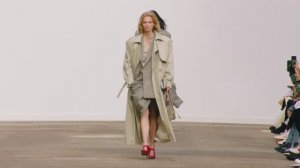 Показ женской коллекции Stella McCartney весна-лето 2025