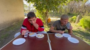 Пельмени беляш блины с мясом кто первый быстрее съест всю еду получит деньги