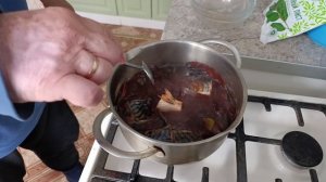 Скумбрия в луковой шелухе и кексы на десерт