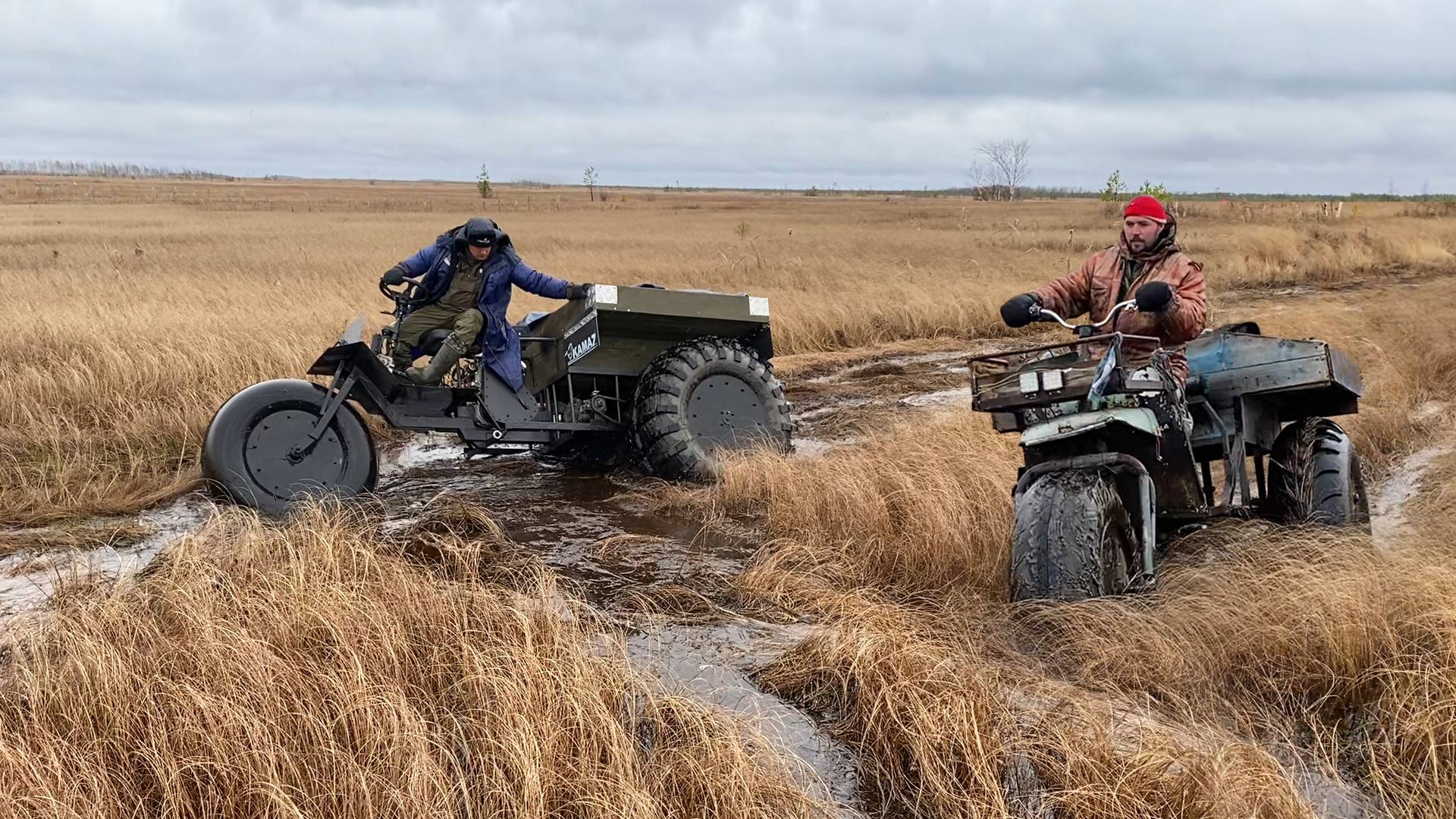 ВАСЮГАНСКИЕ БОЛОТА. СНЕГ ВЕТЕР но РЫБА КЛЮЁТ. Осенняя рыбалка на озере Тенис