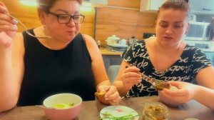 Приехала столоваться к дочке,хоть сЫКономлю🤭/Рыбный суп и шпроты,выпросила🤣/Мукбанг с дочкой