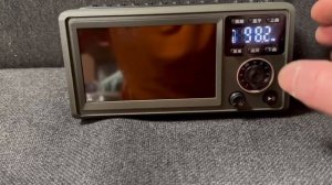 Видеообзор портативного видео и радиопроигрывателя с часами