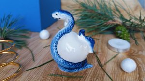 Скульптура "Змея на яблоке", гжельский фарфор