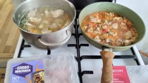 Суп и подлива со свиными ребрышками