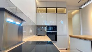 Вашему вниманию предлагается 3-комнатная квартира с 3х метровыми потолками.